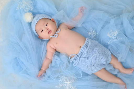 广州借卵试管代怀包男孩孕妇肚子上长红点